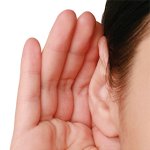Hand achter het oor